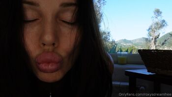 OnlyFans / roxysdreamfree nude photo #13