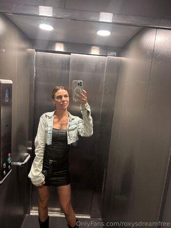 OnlyFans / roxysdreamfree nude photo #21