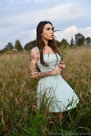 Rox / roxyyflame nude photo #15