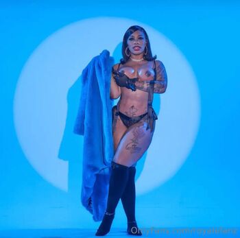 RoyaleFan / royalefanz nude photo #24