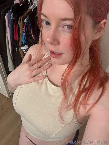Ryli / rylie_rowan nude photo #4