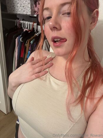 Ryli / rylie_rowan nude photo #22