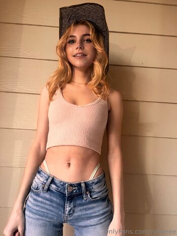 Ryli / rylieeee nude photo #14