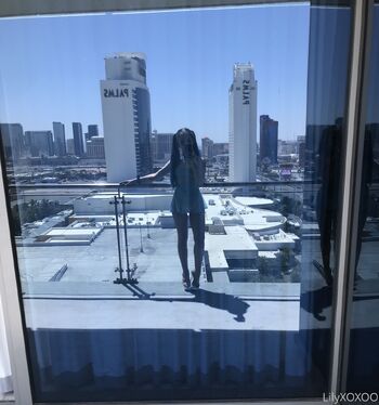 Lily Tho / saadlilthot nude photo #4