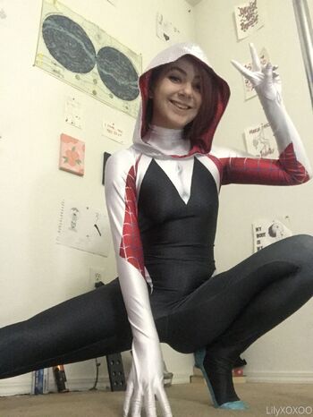 Lily Tho / saadlilthot nude photo #7