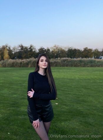 sakura moon