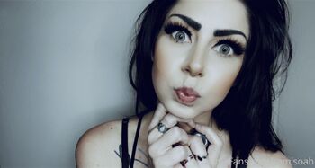 Sam Mari / samisoah nude photo #17