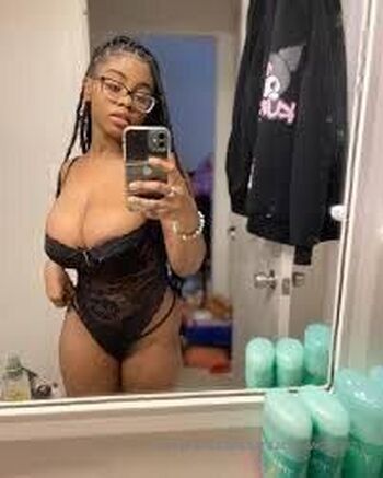 𝗕𝗼𝗻𝗻𝗶𝗲 / santathesweetest nude photo #17