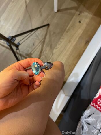 Sara Gle / saraglen nude photo #10