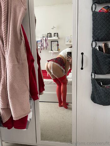 Sara Gle / saraglen nude photo #16