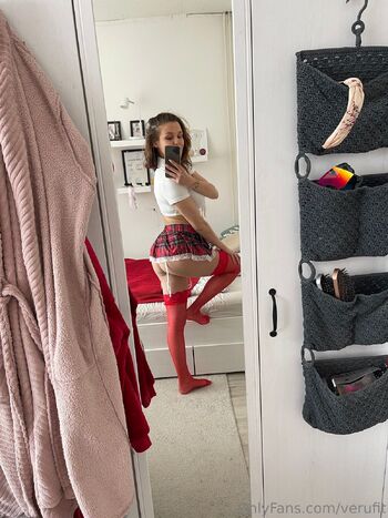 Sara Gle / saraglen nude photo #17