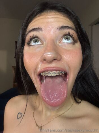 Sasha Tongue Princess / sashasexymouthh nude photo #5