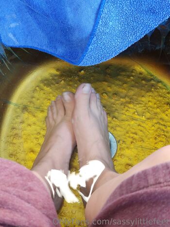 r o s e / sassylittlefeet nude photo #7