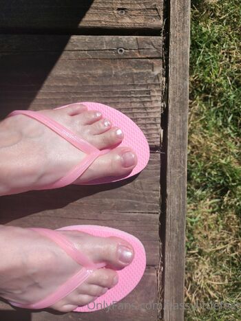 r o s e / sassylittlefeet nude photo #19