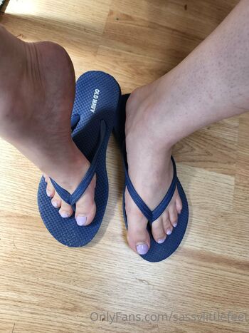 r o s e / sassylittlefeet nude photo #25