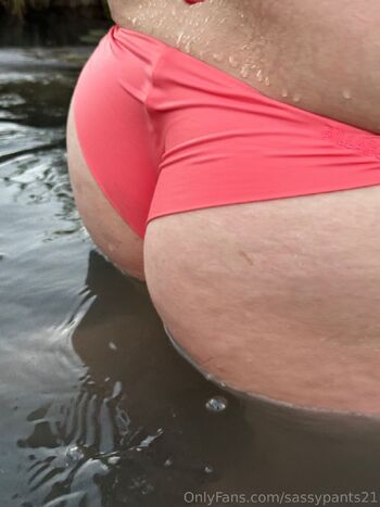 Lou / sassypants21 nude photo #1