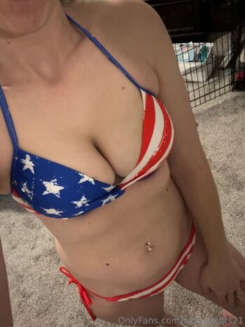 Lou / sassypants21 nude photo #3