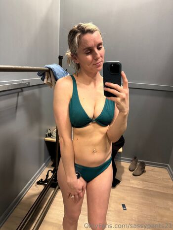 Lou / sassypants21 nude photo #6