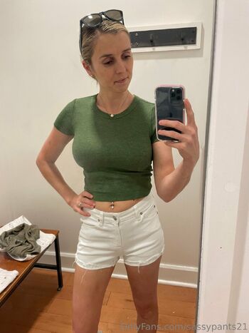 Lou / sassypants21 nude photo #12