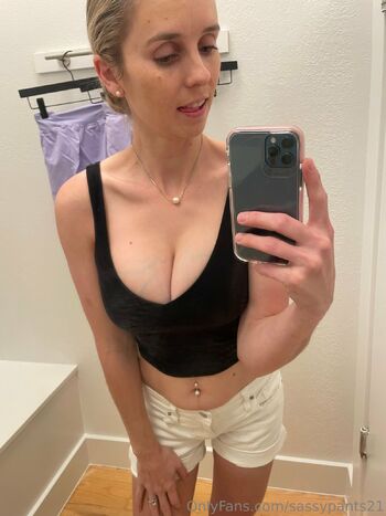 Lou / sassypants21 nude photo #13