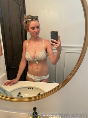 Lou / sassypants21 nude photo #16