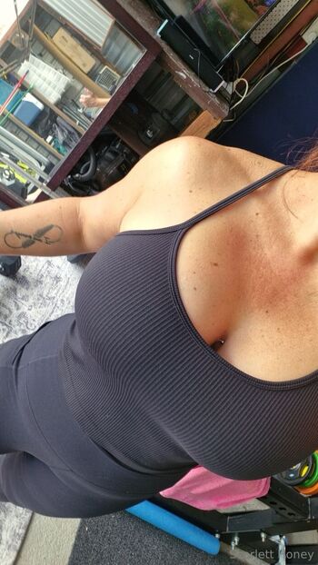 Scarlett Hone / scarletthoneyofficial nude photo #5