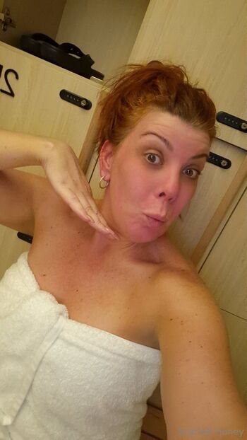 Scarlett Hone / scarletthoneyofficial nude photo #7