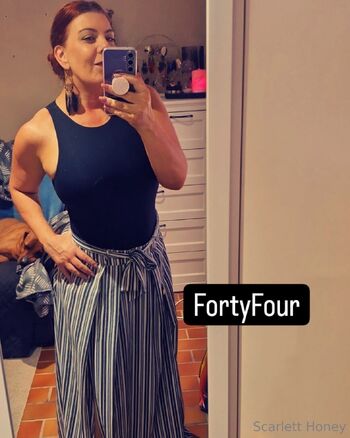 Scarlett Hone / scarletthoneyofficial nude photo #8