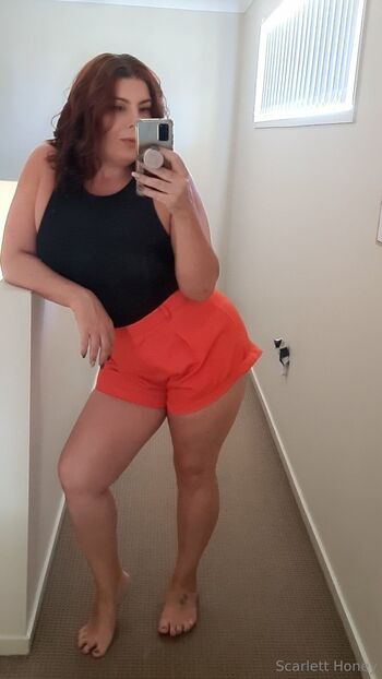 Scarlett Hone / scarletthoneyofficial nude photo #17