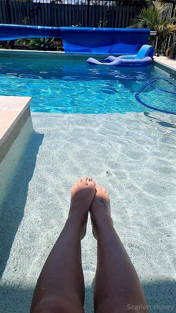 Scarlett Hone / scarletthoneyofficial nude photo #18