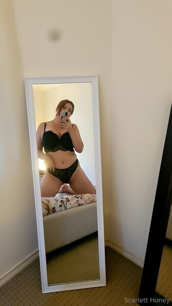 Scarlett Hone / scarletthoneyofficial nude photo #24