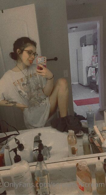 Rachell / scream-n-cream nude photo #4