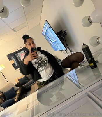 Redbone EB / securedeez nude photo #8