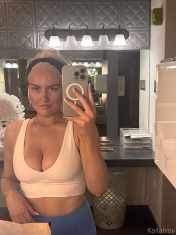 KT / sexiestdj nude photo #14