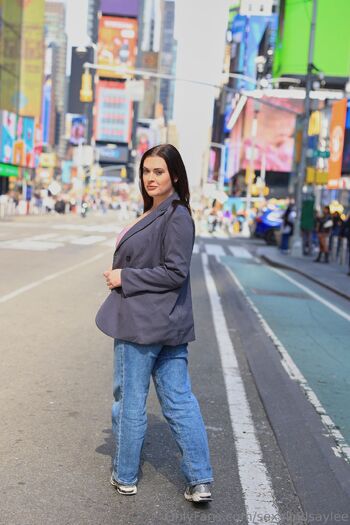 Lindsay Le / sexylindsaylee nude photo #3