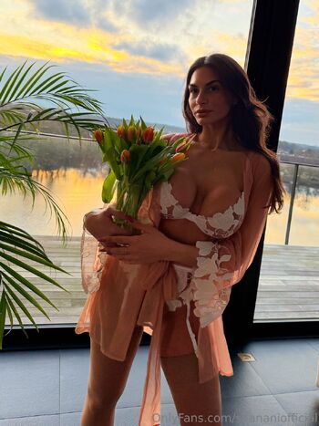 Shanan / shananiofficial nude photo #1