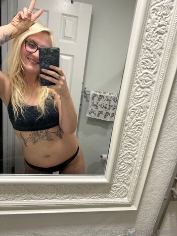 Cute Nerd / shasha_meow nude photo #1