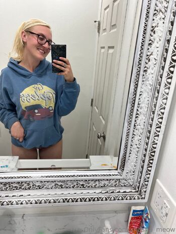 Cute Nerd / shasha_meow nude photo #4