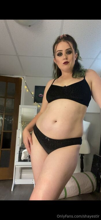 Shay / shayestir nude photo #7