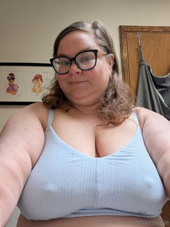 Shaz / shazziepie nude photo #2