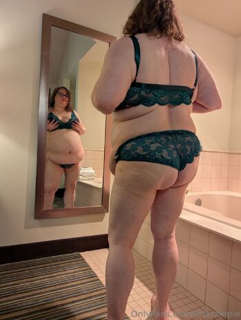 Shaz / shazziepie nude photo #16