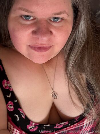 The Free Chunky Canuck / shegoesdown_free / chunky.cougar.canuck.eh / thechunkycanuck nude photo #3