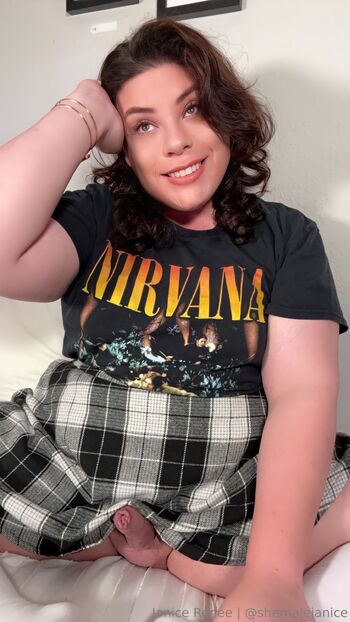 Janice René / shemalejanice nude photo #11