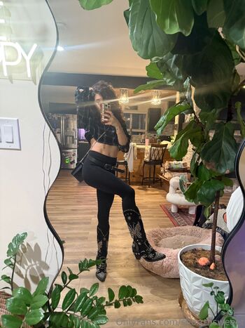 Bits / shorrtnsweeet nude photo #7