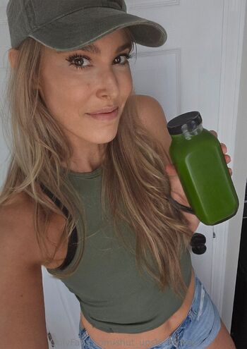 Shelby Rene / shut_upshelbyfree / theshelby_renee nude photo #2