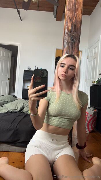 Lizzie 9 inches.. / shylizziets nude photo #14