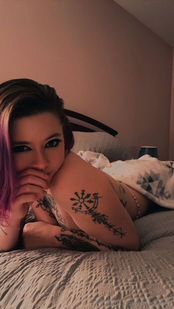 Sh / shyslyfree nude photo #3