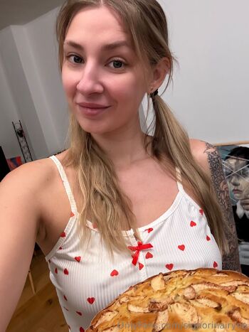 Iryn / signorinairyna nude photo #14