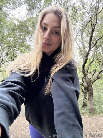 Iryn / signorinairyna nude photo #20