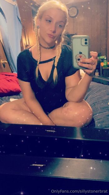 Angelin / sillystonerbrat nude photo #3